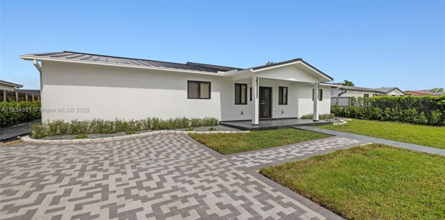 Дом в Майами, Флорида 4 спальни, 215.53м2 № 1814083