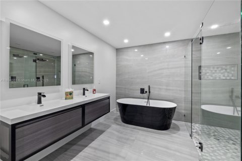 Купить виллу или дом в Майами, Флорида 4 спальни, 215.53м2, № 1814083 - фото 24