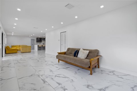 Купить виллу или дом в Майами, Флорида 4 спальни, 215.53м2, № 1814083 - фото 21