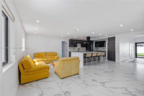 Купить виллу или дом в Майами, Флорида 4 спальни, 215.53м2, № 1814083 - фото 10