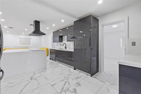 Купить виллу или дом в Майами, Флорида 4 спальни, 215.53м2, № 1814083 - фото 18