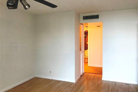Condo in Aventura, Florida, 1 bedroom  № 1845654 - photo 10