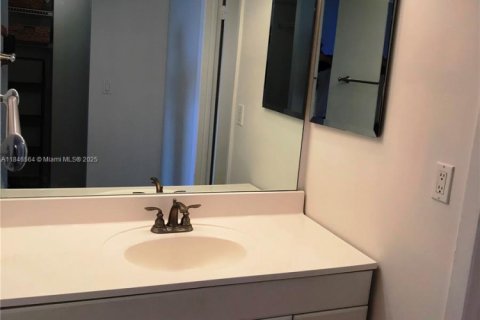 Condo in Aventura, Florida, 1 bedroom  № 1845654 - photo 16