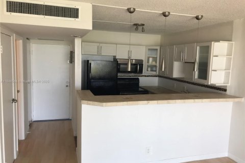 Condo in Aventura, Florida, 1 bedroom  № 1845654 - photo 4