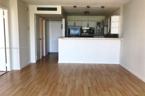 Condo in Aventura, Florida, 1 bedroom  № 1845654 - photo 3
