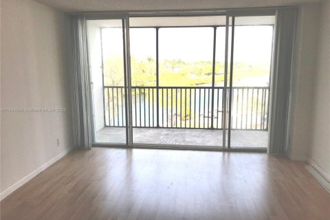 Condo in Aventura, Florida, 1 bedroom  № 1845654 - photo 6