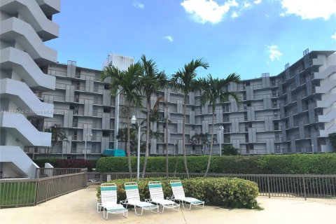 Condo in Aventura, Florida, 1 bedroom  № 1845654 - photo 28