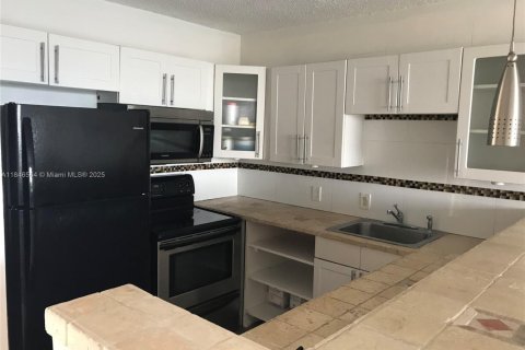 Condo in Aventura, Florida, 1 bedroom  № 1845654 - photo 2