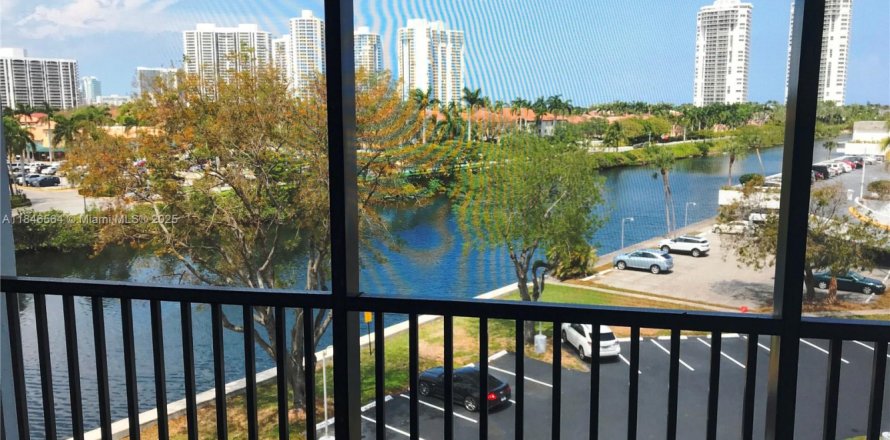 Condo in Aventura, Florida, 1 bedroom № 1845654