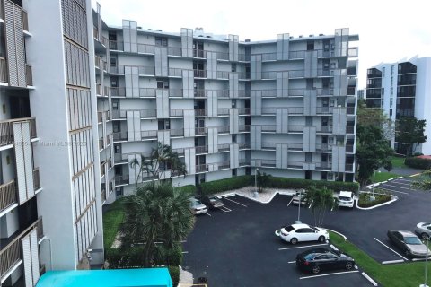Condo in Aventura, Florida, 1 bedroom  № 1845654 - photo 19