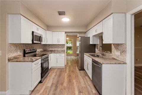 House in Altamonte Springs, Florida 4 bedrooms, 156.17 sq.m. № 1919676 - photo 10