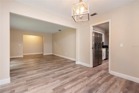 House in Altamonte Springs, Florida 4 bedrooms, 156.17 sq.m. № 1919676 - photo 4