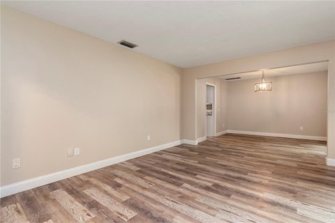 House in Altamonte Springs, Florida 4 bedrooms, 156.17 sq.m. № 1919676 - photo 5