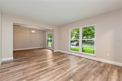House in Altamonte Springs, Florida 4 bedrooms, 156.17 sq.m. № 1919676 - photo 2