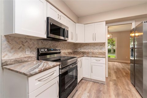 House in Altamonte Springs, Florida 4 bedrooms, 156.17 sq.m. № 1919676 - photo 11