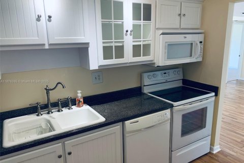 Condo in Tamarac, Florida, 2 bedrooms  № 1896156 - photo 6