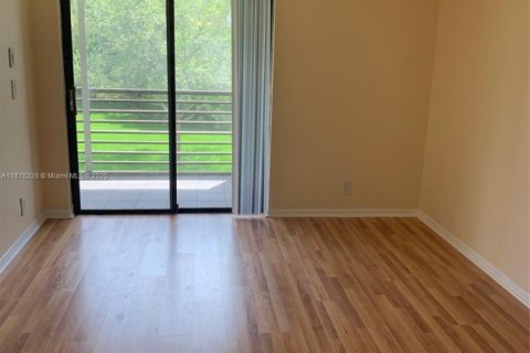 Condo in Tamarac, Florida, 2 bedrooms  № 1896156 - photo 2