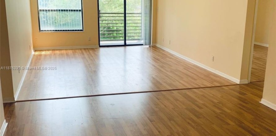 Condo in Tamarac, Florida, 2 bedrooms  № 1896156