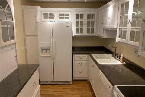 Condo in Tamarac, Florida, 2 bedrooms  № 1896156 - photo 5