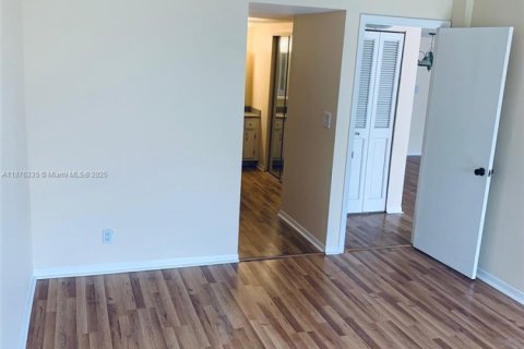 Condo in Tamarac, Florida, 2 bedrooms  № 1896156 - photo 7