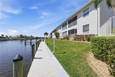 Condo in Cape Coral, Florida, 2 bedrooms  № 2244291 - photo 19