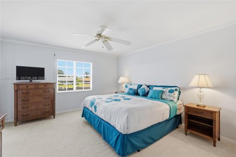 Condo in Cape Coral, Florida, 2 bedrooms  № 2244291 - photo 9