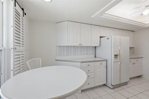 Condo in Cape Coral, Florida, 2 bedrooms  № 2244291 - photo 7