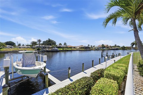 Condo in Cape Coral, Florida, 2 bedrooms  № 2244291 - photo 18
