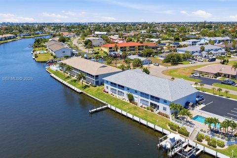 Condo in Cape Coral, Florida, 2 bedrooms  № 2244291 - photo 23