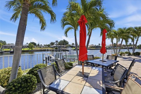 Condo in Cape Coral, Florida, 2 bedrooms  № 2244291 - photo 17