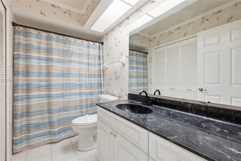 Condo in Cape Coral, Florida, 2 bedrooms  № 2244291 - photo 14