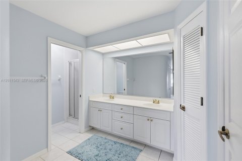 Condo in Cape Coral, Florida, 2 bedrooms  № 2244291 - photo 11