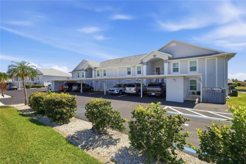 Condo in Cape Coral, Florida, 2 bedrooms № 2244291