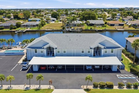 Condo in Cape Coral, Florida, 2 bedrooms  № 2244291 - photo 20