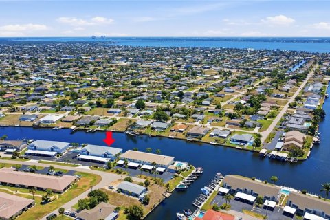Condo in Cape Coral, Florida, 2 bedrooms  № 2244291 - photo 27