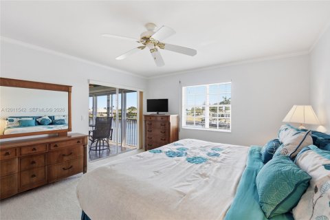 Condo in Cape Coral, Florida, 2 bedrooms  № 2244291 - photo 10