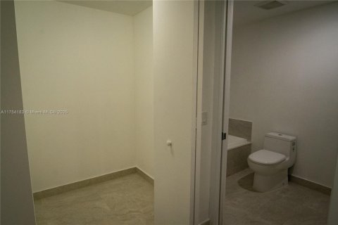 Купить кондоминиум в Майами, Флорида 2 спальни, 116.78м2, № 2020585 - фото 20