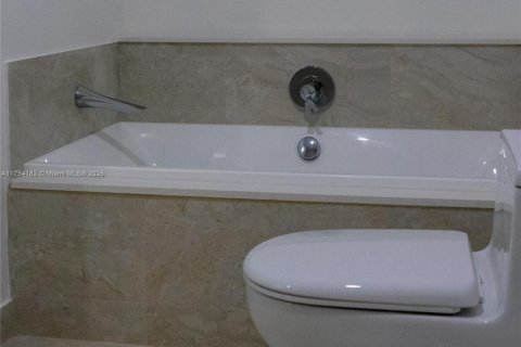 Купить кондоминиум в Майами, Флорида 2 спальни, 116.78м2, № 2020585 - фото 22