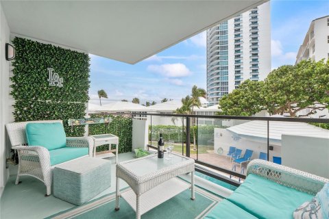 Copropriété à vendre à Lauderdale-by-the-Sea, Floride: 2 chambres, 99.41 m2 № 2082275 - photo 2