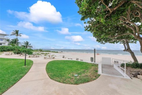 Copropriété à vendre à Lauderdale-by-the-Sea, Floride: 2 chambres, 99.41 m2 № 2082275 - photo 30