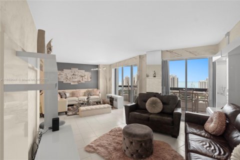 Condo in Aventura, Florida, 2 bedrooms  № 1811711 - photo 11