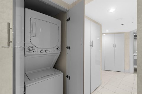 Condo in Aventura, Florida, 2 bedrooms  № 1811711 - photo 28