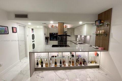 Condo in Miami, Florida, 1 bedroom  № 2090769 - photo 13