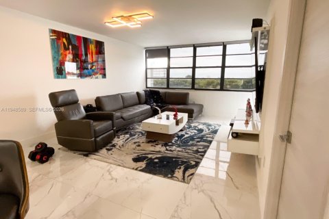 Condo in Miami, Florida, 1 bedroom  № 2090769 - photo 4