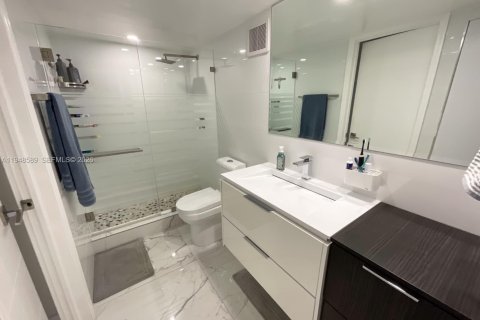 Condo in Miami, Florida, 1 bedroom  № 2090769 - photo 11