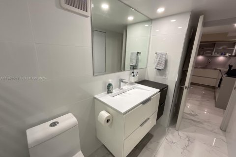 Condo in Miami, Florida, 1 bedroom  № 2090769 - photo 12