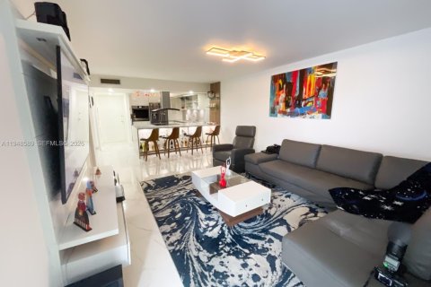 Condo in Miami, Florida, 1 bedroom  № 2090769 - photo 3