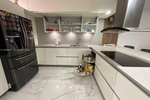 Condo in Miami, Florida, 1 bedroom  № 2090769 - photo 7