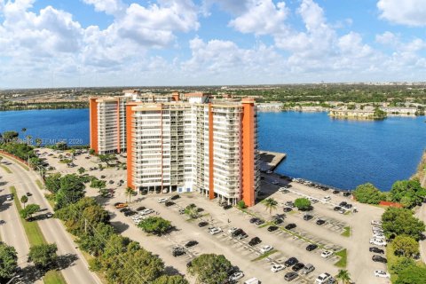 Condo in Miami, Florida, 1 bedroom  № 2090769 - photo 19