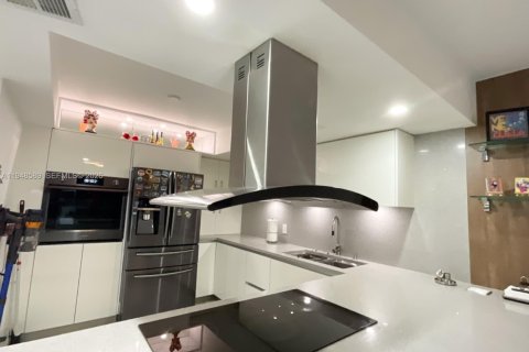 Condo in Miami, Florida, 1 bedroom № 2090769